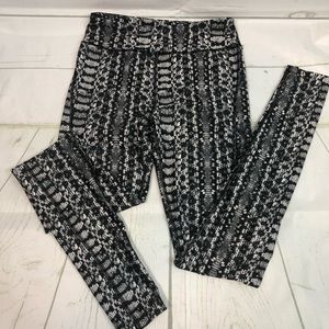 Under Amour snakeskin pattern work out leggings